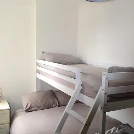 Beach Escape 4 Bedroom House, Sleeps 11, 2 Free Parking, Garden, Wifi, Smart Tv, Newly Decorated Bornemouth Extérieur photo