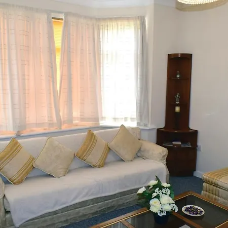 Beach Escape 4 Bedroom House, Sleeps 11, 2 Free Parking, Garden, Wifi, Smart Tv, Newly Decorated Bornemouth Extérieur photo