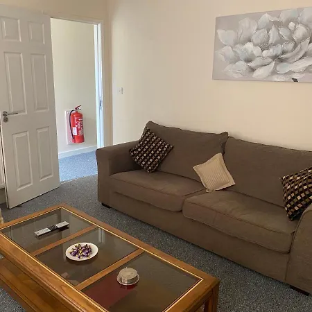 Beach Escape 4 Bedroom House, Sleeps 11, 2 Free Parking, Garden, Wifi, Smart Tv, Newly Decorated Bornemouth Extérieur photo