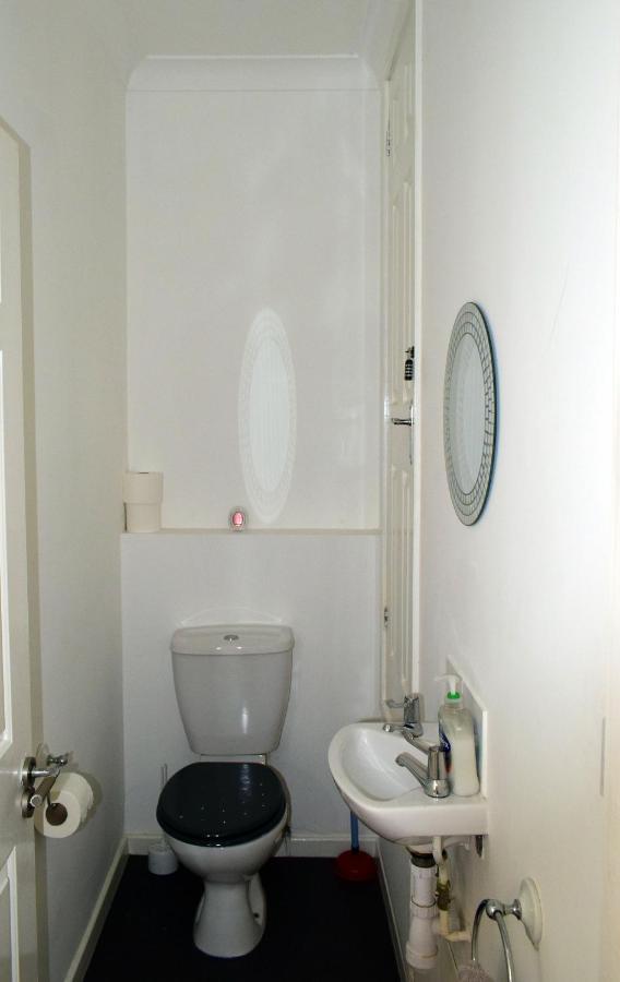 Escape 4 Bedroom House, Sleeps 11, 2 Free Parking, Garden, Wifi, Smart Tv, Newly Decorated * Bornemouth