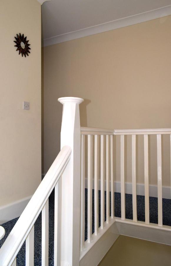 Escape 4 Bedroom House, Sleeps 11, 2 Free Parking, Garden, Wifi, Smart Tv, Newly Decorated Hébergement de vacances Bornemouth