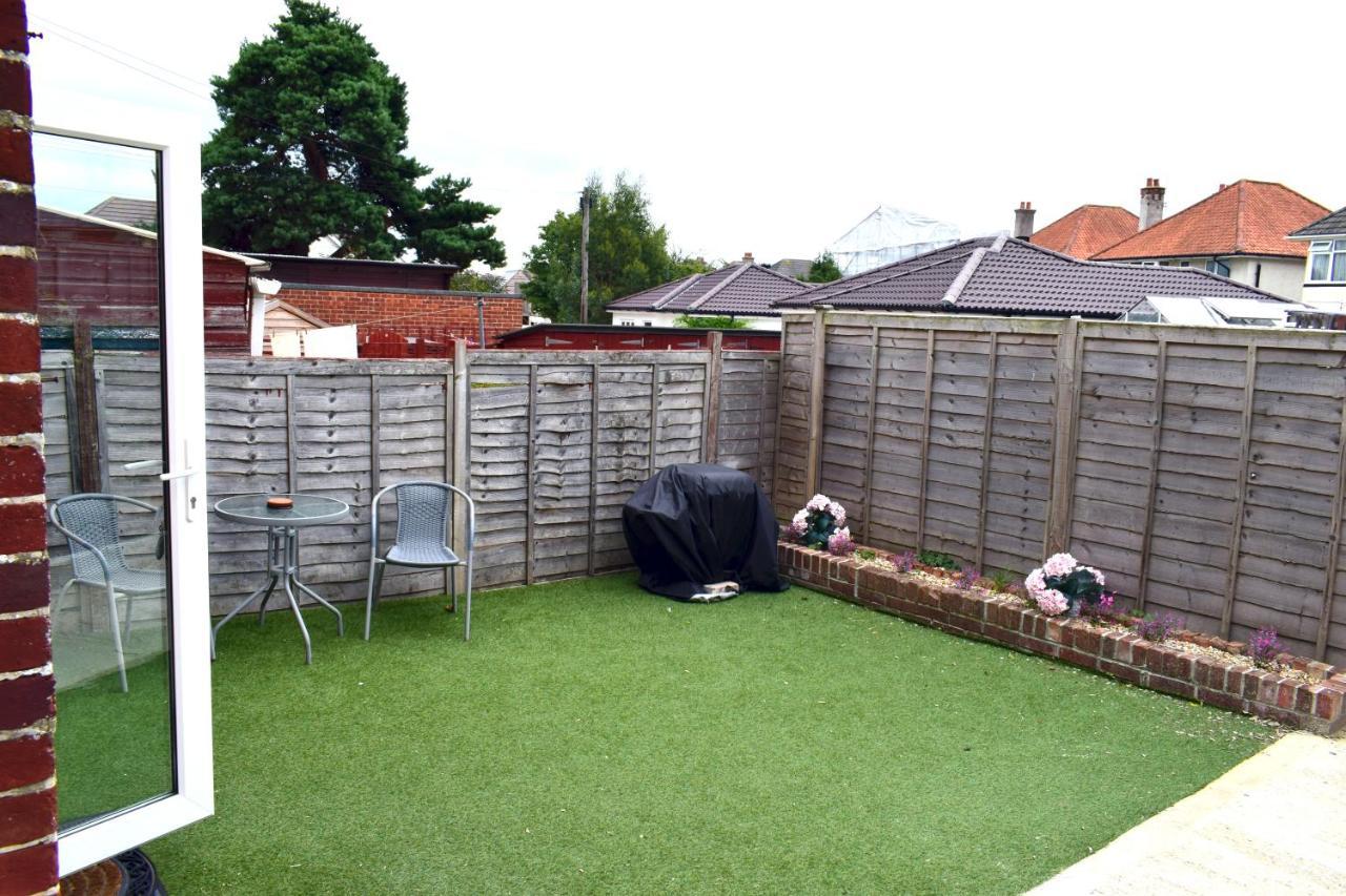 Escape 4 Bedroom House, Sleeps 11, 2 Free Parking, Garden, Wifi, Smart Tv, Newly Decorated Hébergement de vacances